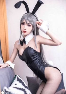 《不扣钮的女孩》