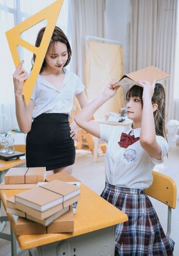商务旅行与戴绿帽子的女老板同房